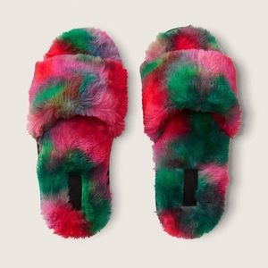 PINK VS Faux Fur Slipper size Large NIP